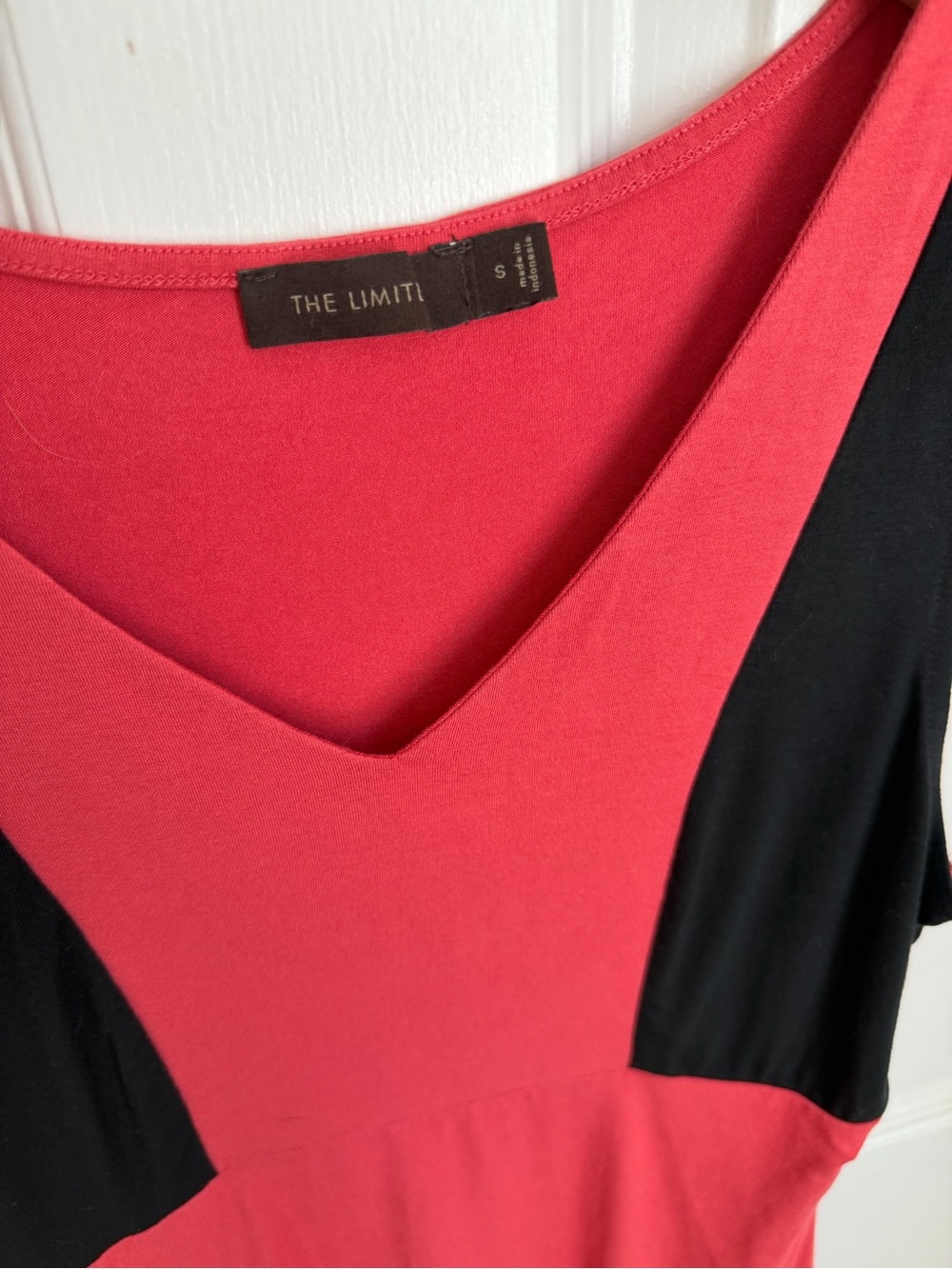 🍂 5/$25 Color-blocked Deep V-neck Sleeveless Top - Raspberry - Picture 10 of 10